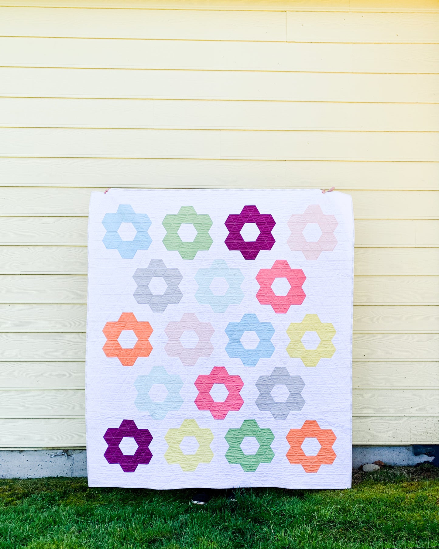 Hexie Blooms Quilt Pattern (Download)